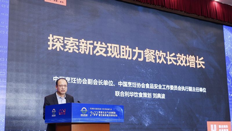 老人吃消化饼干好还是粗粮饼干好？营养成分与功效对比分析