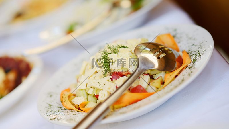 成都零食批发市场电商供货：揭秘电商崛起背后的逻辑